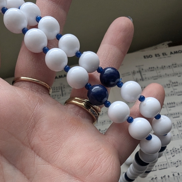 Elegant White and Blue Beaded Necklace - Picture 4 of 4